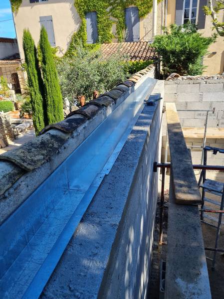 Création d'un chenaux de protection du mur voisin sur création de toiture à Pertuis
