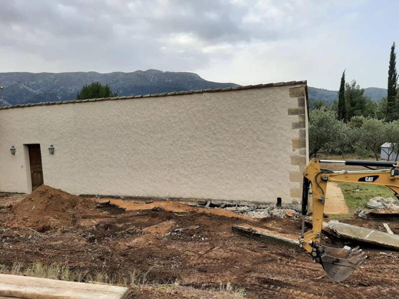 Terrassement pour agrandissement à l'Est d'Aix-en-Provence.