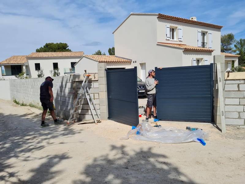 Pose d'un portail sur un mur de clôture bâtis proche d'Aix-en-Provence