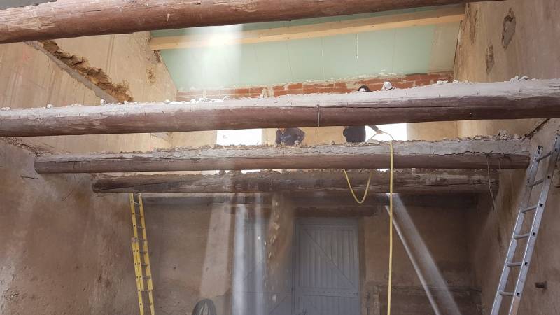 Création des planchers dans la rénovation d'une maison de ville ancienne à Pertuis
