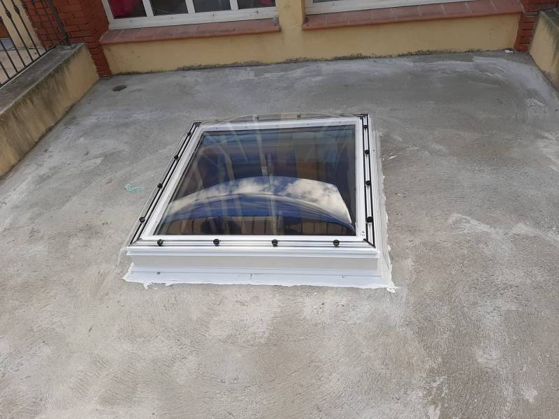 Installation d'un puits de lumière pour un éclairage en lumière naturelle dans le Luberon