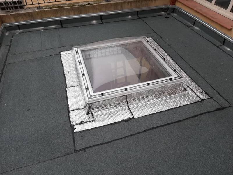 Etanchéité faite autour d'un puits de lumière en Pays d'Aix aux portes du Luberon.