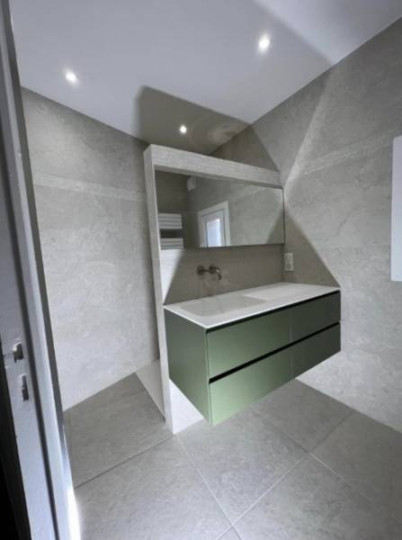 AVANT rénovation d'une salle de bain aux portes du Luberon par entreprise française