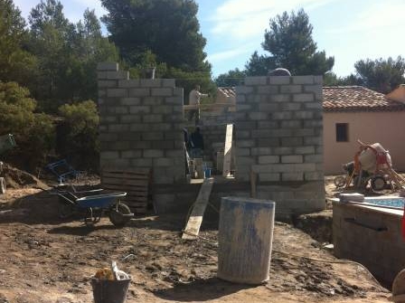 Extension de maison à Saint-Marc Jaumegarde par des artisans français qualifiés.
