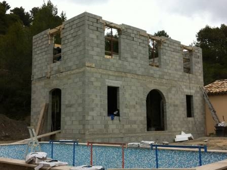 Extension de maison à Saint-Marc Jaumegarde par des artisans français qualifiés.