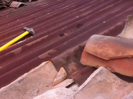 Toiture rénovée avec tuiles anciennes