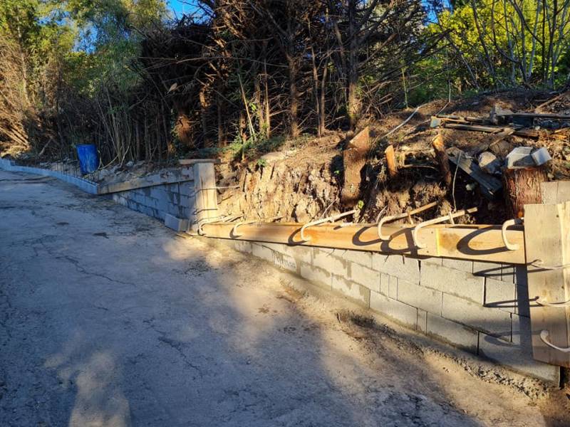 Rénovation complète d'une clôture en panneaux rigides proche de Mimet