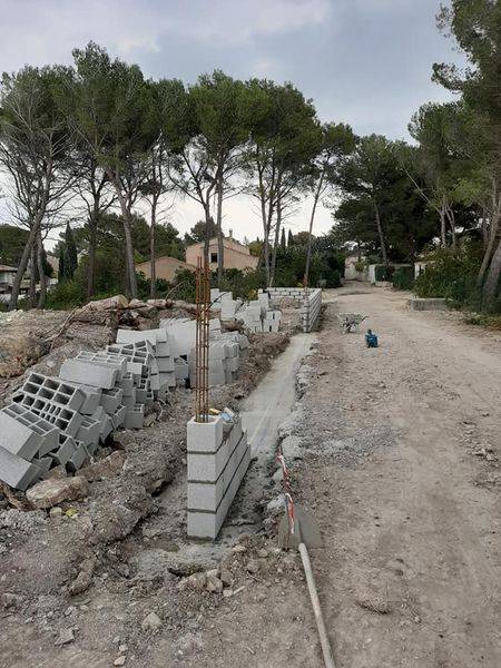 Création d'une clôture en pays d'Aix proche de Puyricard par entreprise artisanale qualifiée