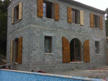 Extension de maison à Saint-Marc Jaumegarde par des artisans français qualifiés.