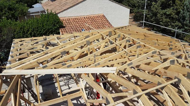 Poutres massives pour charpente à l'ancienne