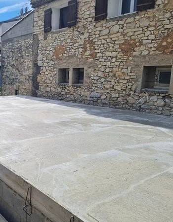 Rénovation de façade en pierre naturelle par entreprise artisanale qualifiée à Aix-en-Provence