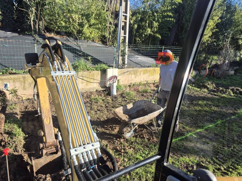 Terrassement manuel et avec engin pour création de Pool-house au pied du Luberon